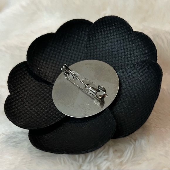 Chanel Holiday 2025 Blue Camelia  Brooch/Pin - Picture 3 of 4